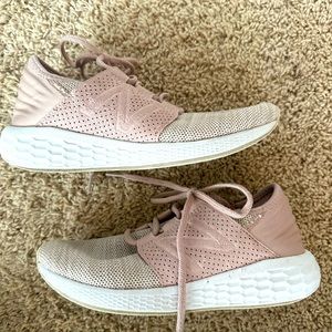 New balance tennis shoes rose color
